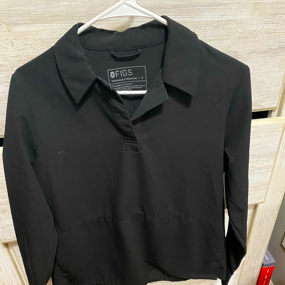 Small black figs long sleeve scrub top